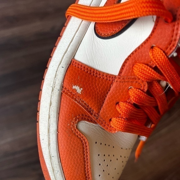 Air Jordan 1 Mid SE. - Picture 5 of 13